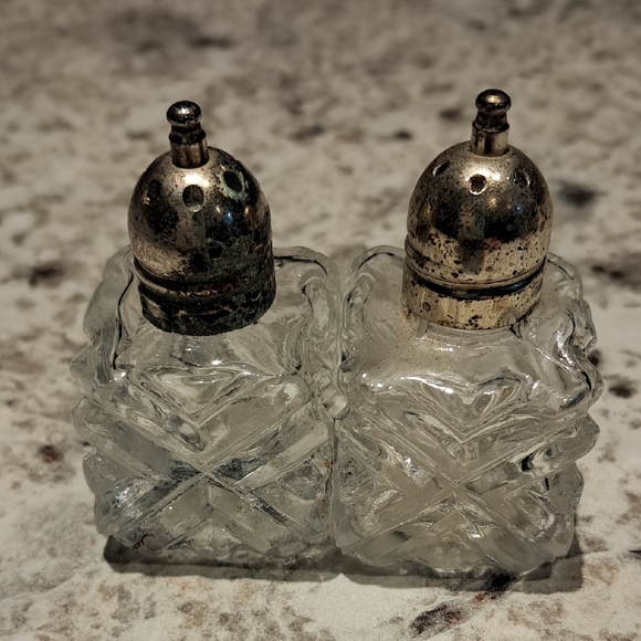Glass Cut-Pattern Salt and Pepper Shakers - Clear Glass with Silver Tops - Picture 5 of 8